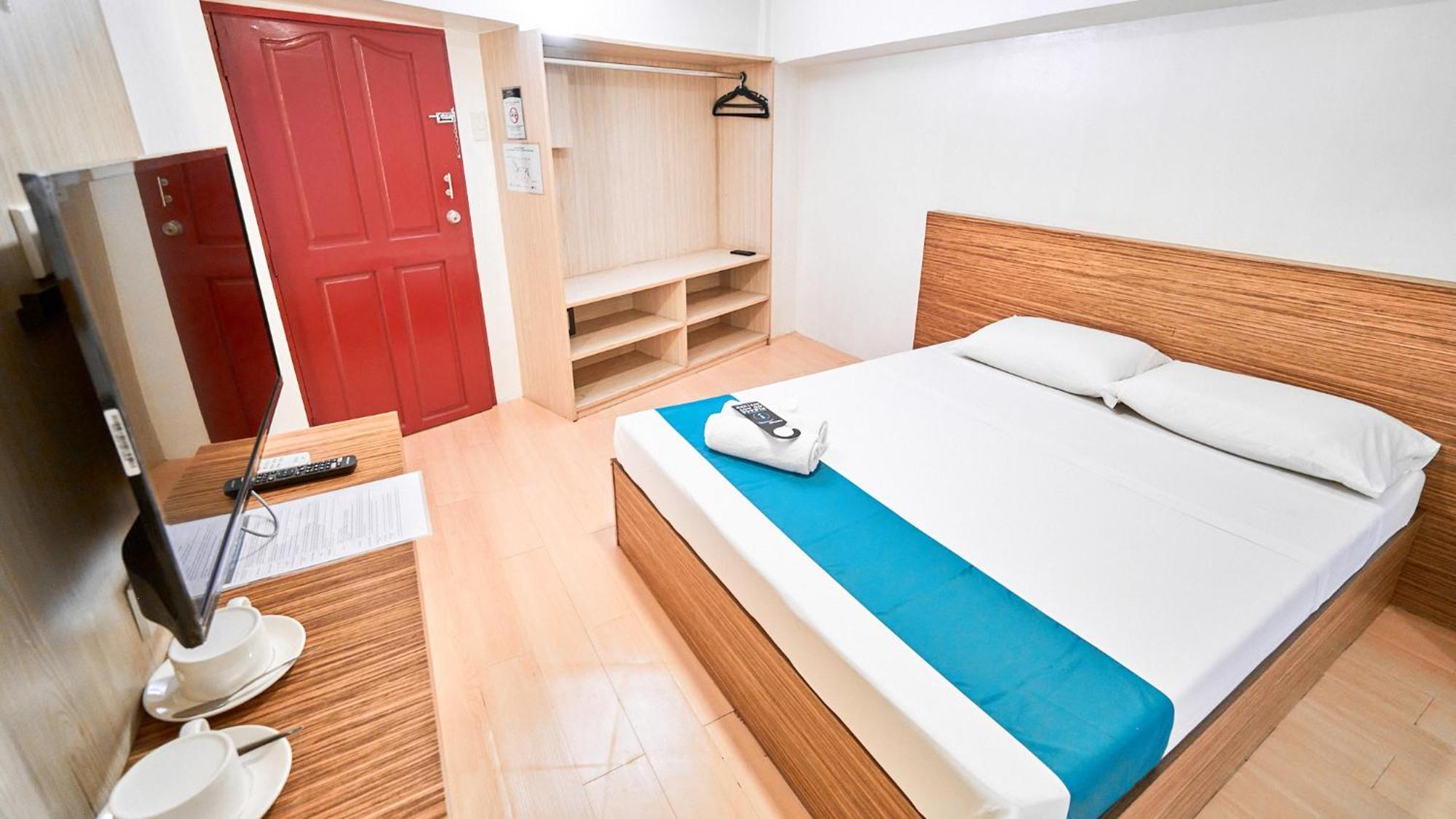 Circuit Hostel Makati City Exterior photo