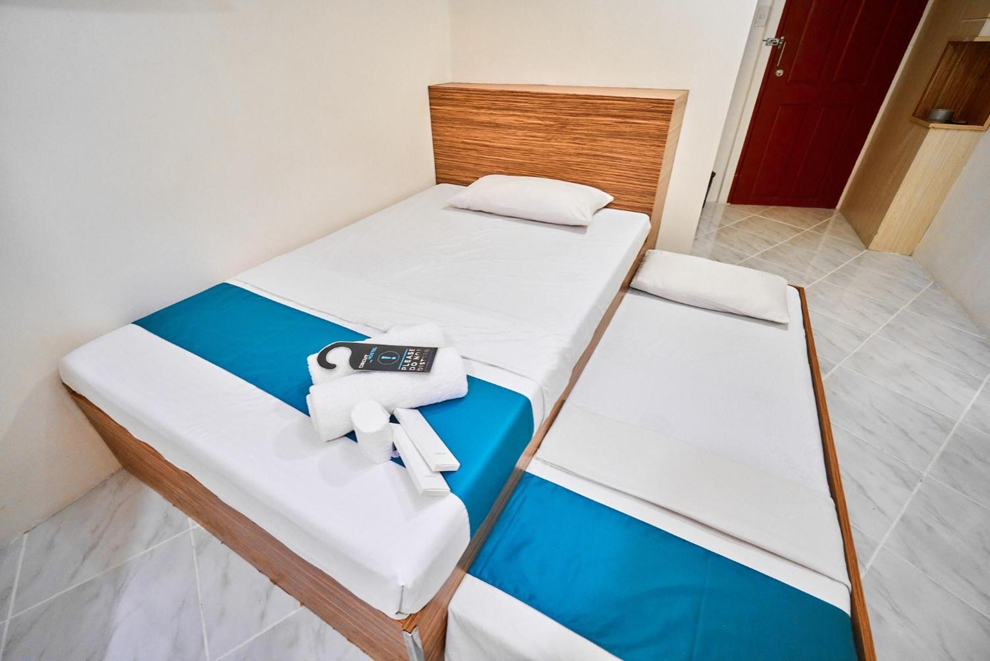 Circuit Hostel Makati City Exterior photo
